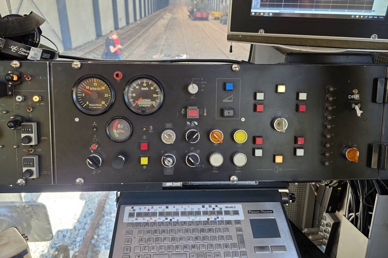 BAM Stopmachine met het fabrieksnummer 1214 en het UIC-nummer 99 84 942 8 702-7.